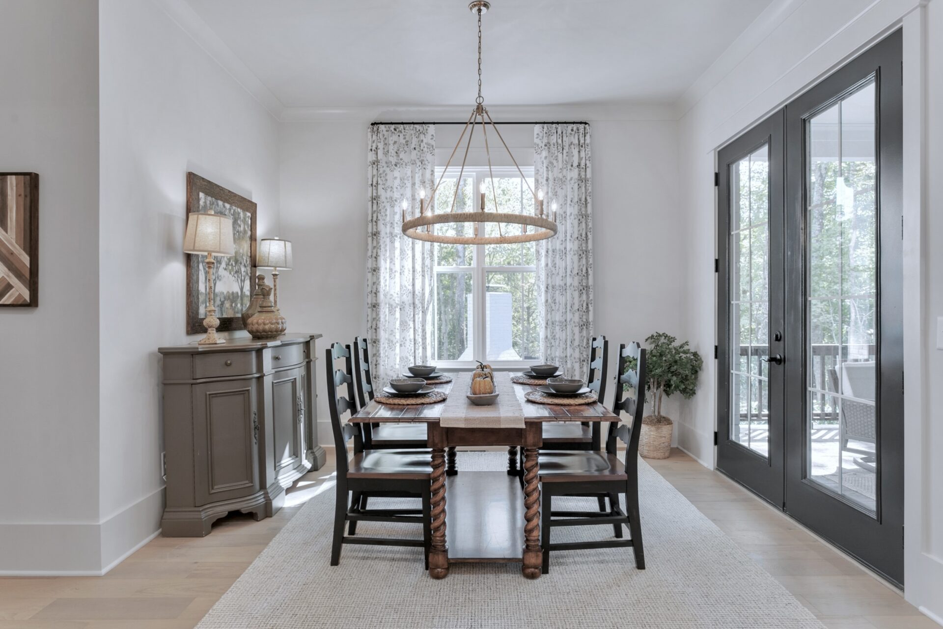 Dining Table | Nashville Luxury Homes - Home Builders